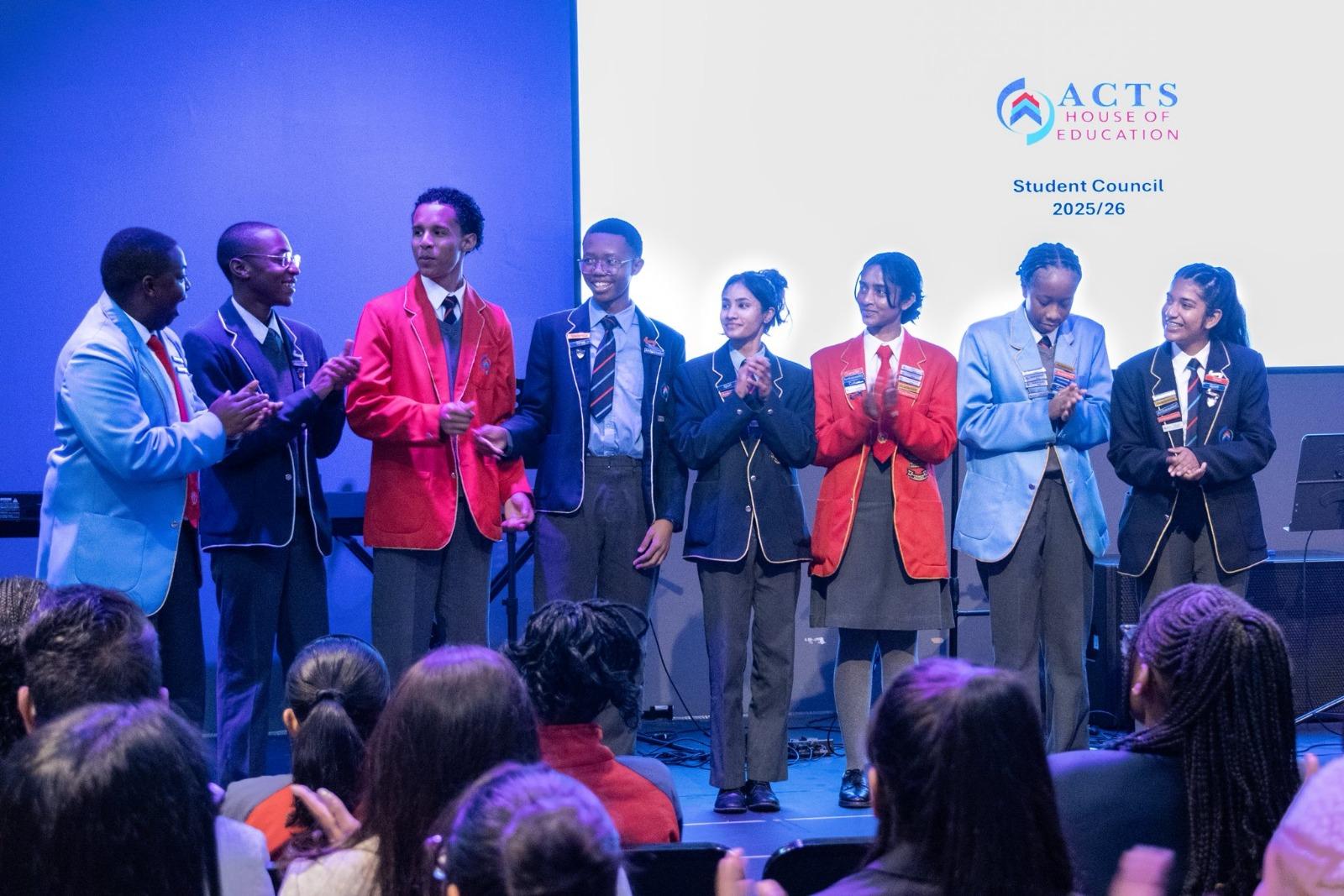 High school student leaders engaged in community service